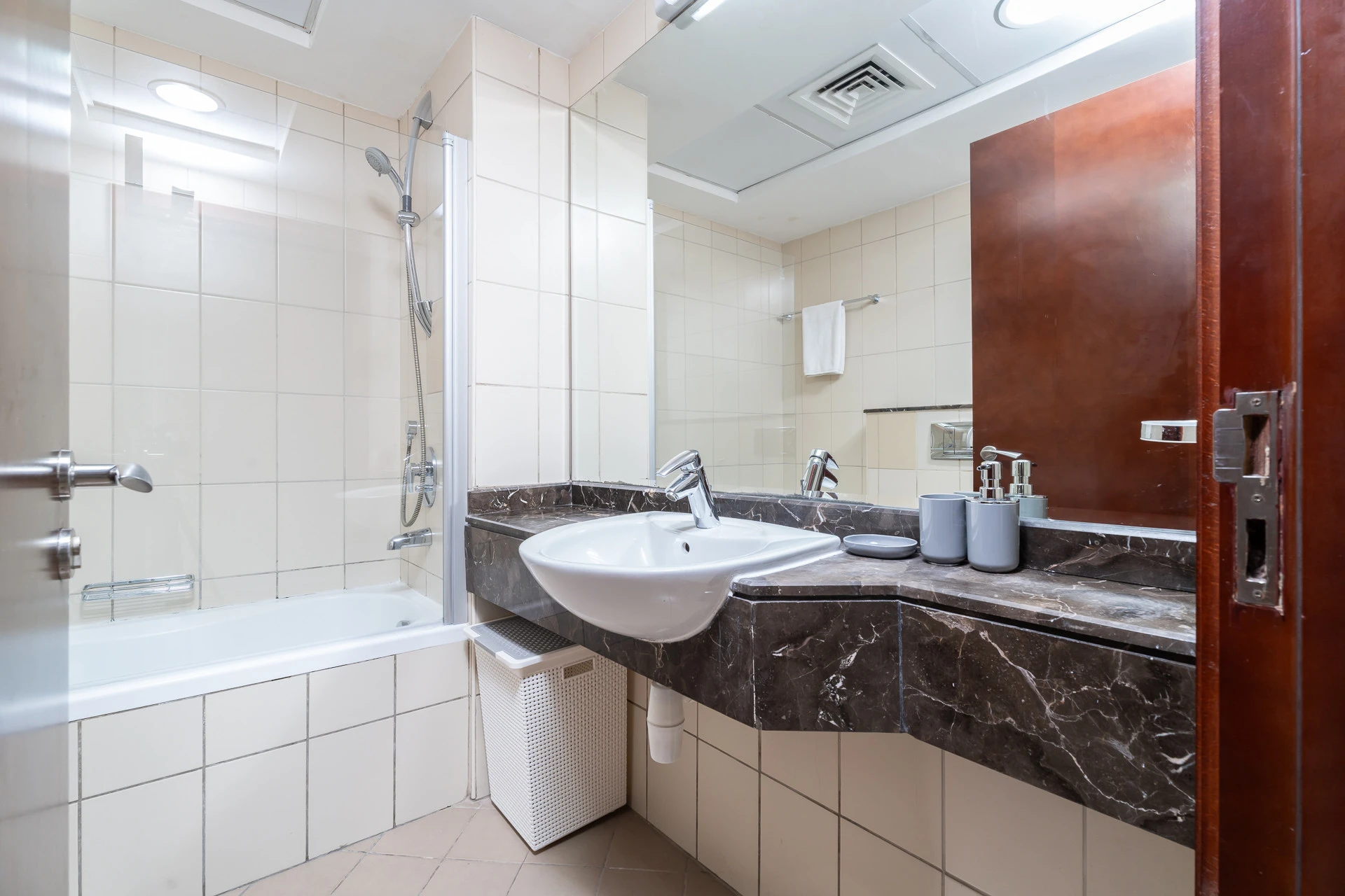 Sanitary Installation in Dubai Marina – Reliable & Professional Plumbing Solutions